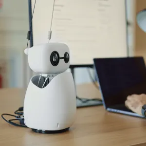 Reachy Mini : Hugging Face dévoile un mini-robot IA pour tous les bureaux