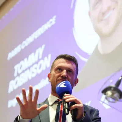 Tommy Robinson, à nous le petit Anglais néofasciste