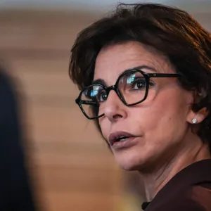 Appels à démissionner à gauche, doutes chez LR, silence radio chez les macronistes... Rachida Dati fragilisée après son renvoi en procès pour corruption