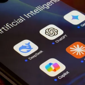 Vous vous informez sur l’actualité grâce aux IA ? Voici pourquoi vous devriez douter de leurs réponses : une enquête menée par 22 médias européens - RTBF Actus