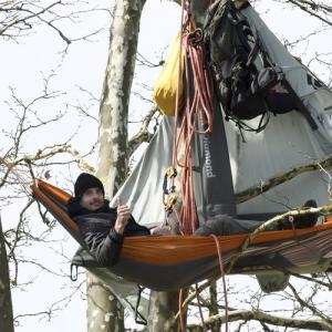 [VIDEO] VIDEO. Autoroute Toulouse-Castres : malgré la suspension des coupes, Thomas Brail reste accroché dans son platane