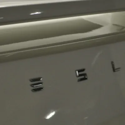 Tesla lâche le FSD en Europe, qui devient « Tesla Conduite Assistée »