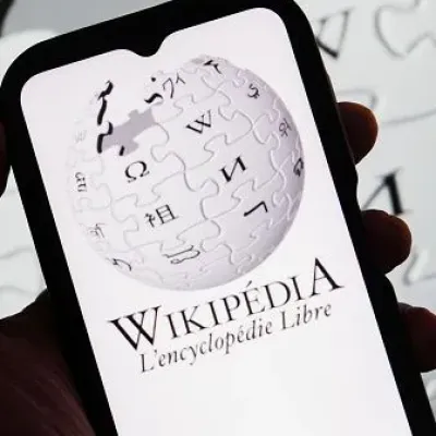 Wikimasters : le jeu phénomène qui transforme Wikipédia en cartes à collectionner