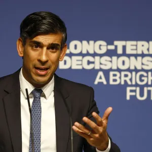 Intelligence artificielle : à Londres, la France prône « d’innover avant de réguler »