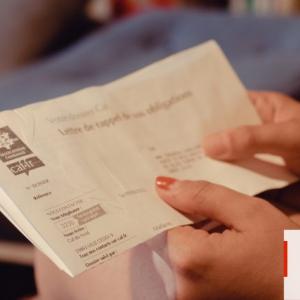 Radiation de Pôle emploi, baisse des aides CAF : au « café des allocs », on s’organise pour régler les galères