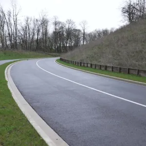 Le tribunal annule l'autorisation de construire une route, terminée depuis un an : "il faut que l'on arrête ces constructions inutiles"