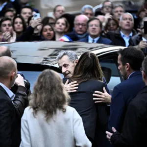 Sarkozy incarcéré : l'écriture d'un feuilleton médiatique