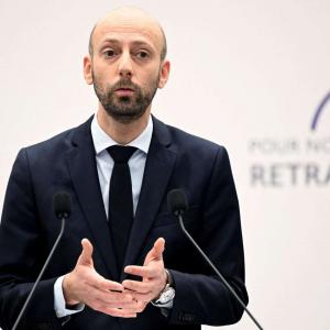 Réforme des retraites : la fonction publique au même régime que le privé