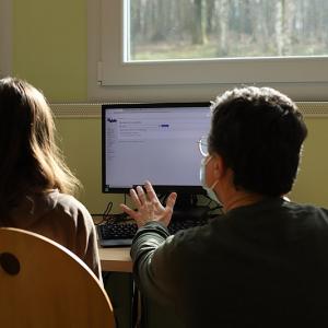 Wikipédia et Vikidia en classe : qu’en disent les chercheurs ?