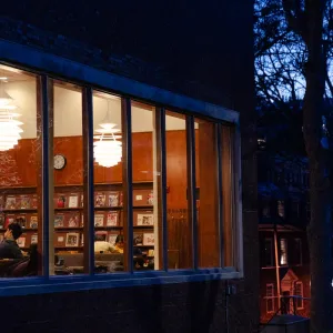 Aux Etats-Unis, des bibliothécaires désemparés face aux demandes de livres inventés par l’IA
