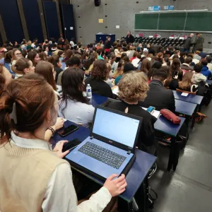 Enseignement supérieur : quatre universités sur cinq risquent de terminer l'année en déficit, selon le Snesup-FSU