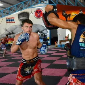 La boxe thaï, ascenseur pour la cage