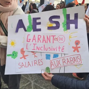 École inclusive : quand le manque de moyens fait exploser la colère