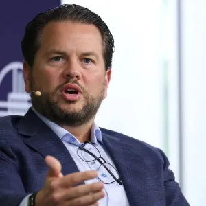 Pinterest : l’IA open source coûte bien moins cher, selon son PDG