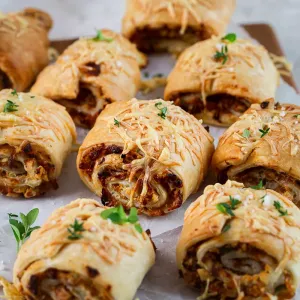 Feuilletés aux oignons caramélisés à la bière