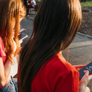 TikTok et la santé mentale des adolescents : les alertes de la recherche