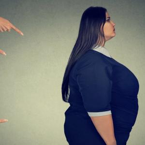 Grossophobie : un phénomène mondial aux conséquences néfastes pour tous