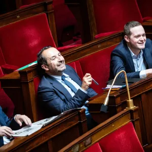Les macronistes et les LR récupèrent toutes les présidences des commissions à l'Assemblée, sauf les finances, avec le soutien du RN