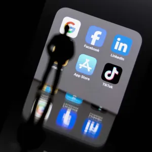 Les géants du numérique signent un accord contre l’utilisation trompeuse de l’IA dans le cadre d’élections