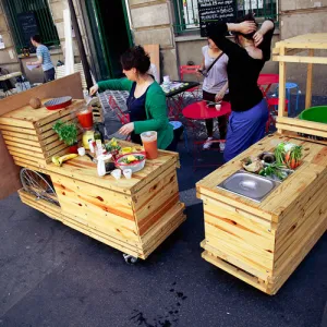 Fabrication d'une Cuisine de rue : Lien entre Produire . Acheter . Cuisiner . Manger. Localement.