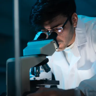 Le futur de la médecine s’écrit en France, mais pour qui et comment ?