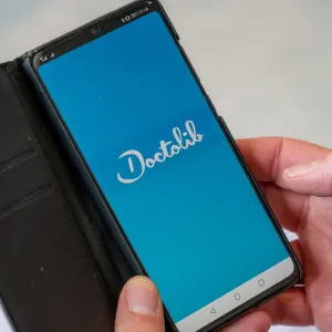 Doctolib ne veut plus seulement vos rendez-vous, mais aussi votre diagnostic