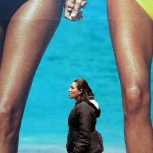 Comment les images de corps sexualisés nous font tolérer le harcèlement