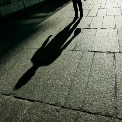 Shadow AI dans la banque-assurance : vingt ans de cyber peuvent-ils tenir trente secondes ?