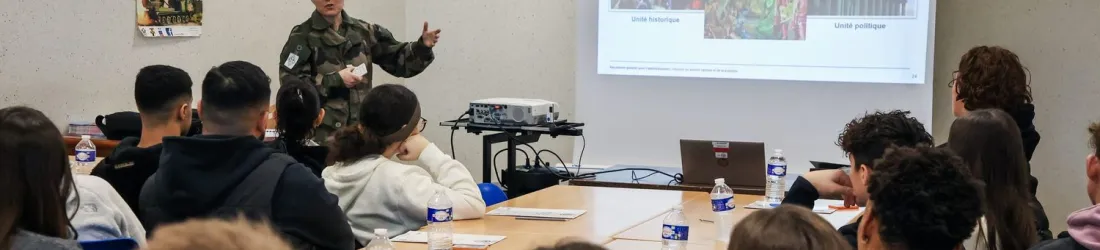 Une nouvelle version "militarisée" de la Journée de défense et de citoyenneté entrera en vigueur dès la rentrée pour les jeunes de 16 à 25 ans