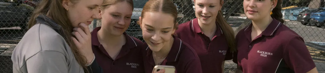 Interdire les réseaux sociaux et le portable : « Un renoncement politique et une démission éducative »