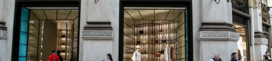 Des ouvriers chinois payés 4 euros de l'heure qui font 90 heures par semaine pour fabriquer des sacs à 4.000 euros: l'envers du luxe italien fait tache