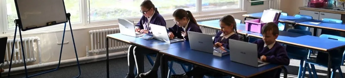 Au Royaume-Uni, des cours contre la misogynie deviennent obligatoires dans les collèges et les lycées dès 2026