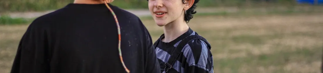 L’Impact Visionnaire de Joan Tronto sur l’Éducation : Révolutionner la Pédagogie par le Care | Toustes en Colo