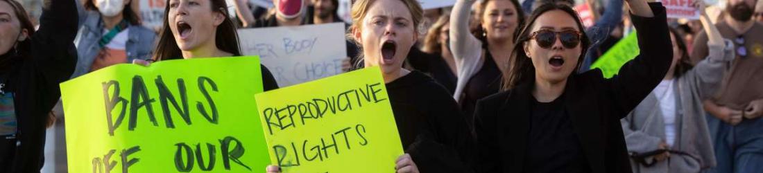 Droit à l’avortement : aux États-Unis, smartphones et applis se retournent contre les femmes