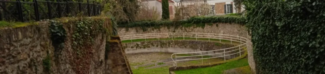 Miroir d'eau au square de l’Abreuvoir