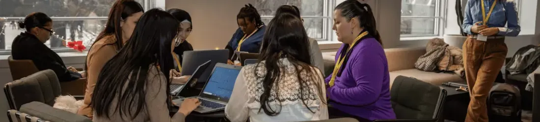 DesCodeuses : l’école qui forme les femmes des quartiers populaires aux métiers de la tech