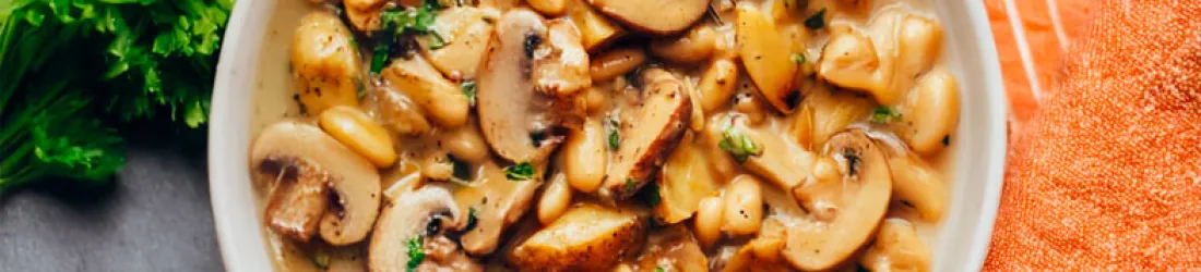 Casserole réconfortante aux haricots blancs et champignons