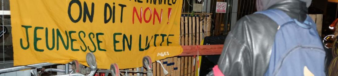 Contre la réforme des retraites, une quarantaine d'étudiants bloquent un bâtiment de l'Université