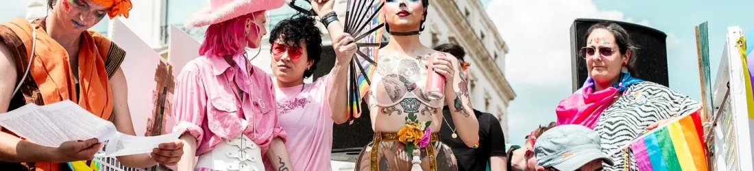 « Les queers ont toujours existé à la campagne » : derrière l’essor des Prides partout en France, la visibilité des personnes LGBTQIA+ hors des grandes villes