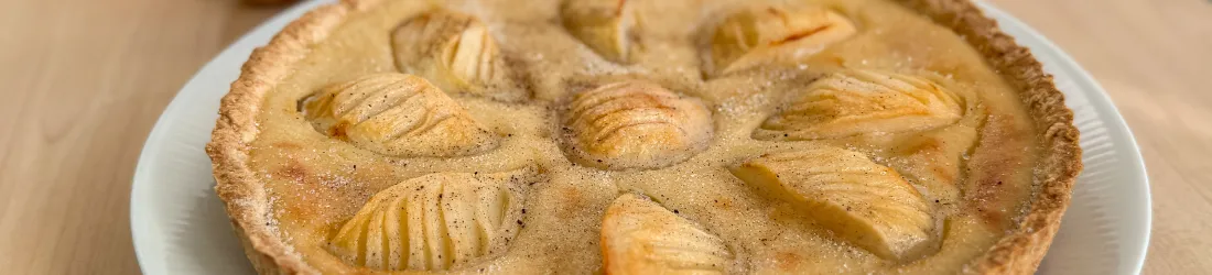 Behind the scène – Tarte amandine aux poires