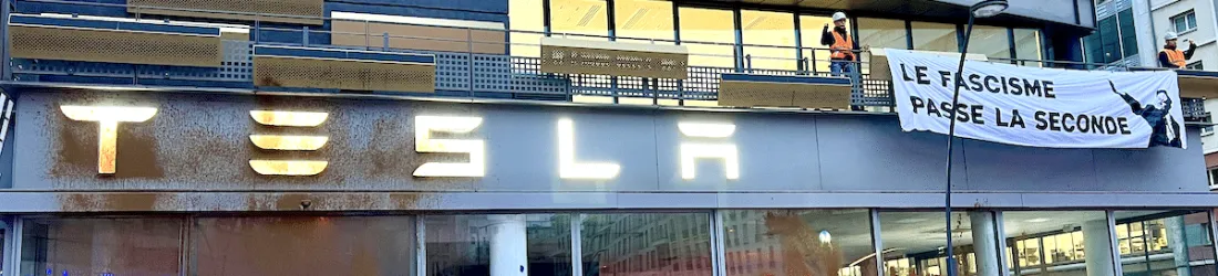 «Il n’y a pas d’écologie sans lutte contre le fascisme» : des activistes visent le siège de Tesla en France, propriété d’Elon Musk