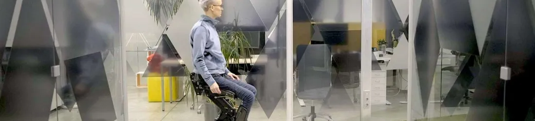 Ce fauteuil roulant génial inspiré du Segway permet de se déplacer debout jusqu’à 20 km/h